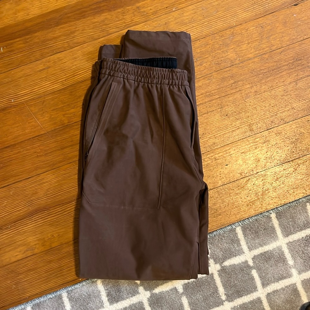 Lululemon Utilitech Pull on Classic fit pants.